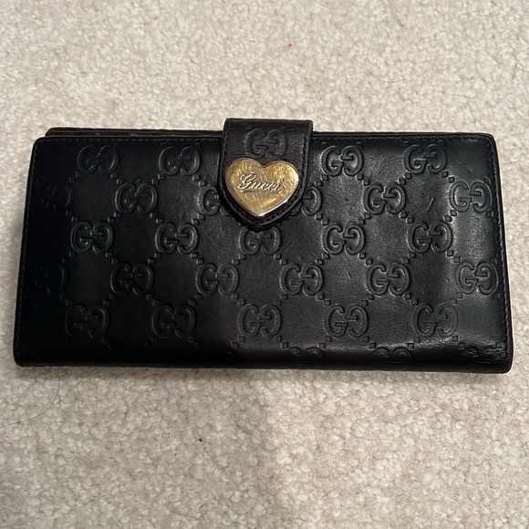 Gucci Continental Wallet with Heart Closure and unbranded crossbody strap 🤎
